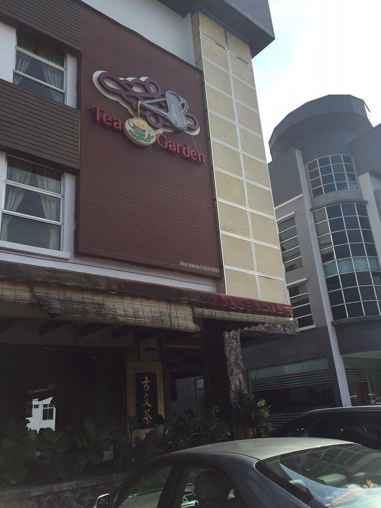 Havona Hotel - Taman Tropika Kulai Bagian luar foto