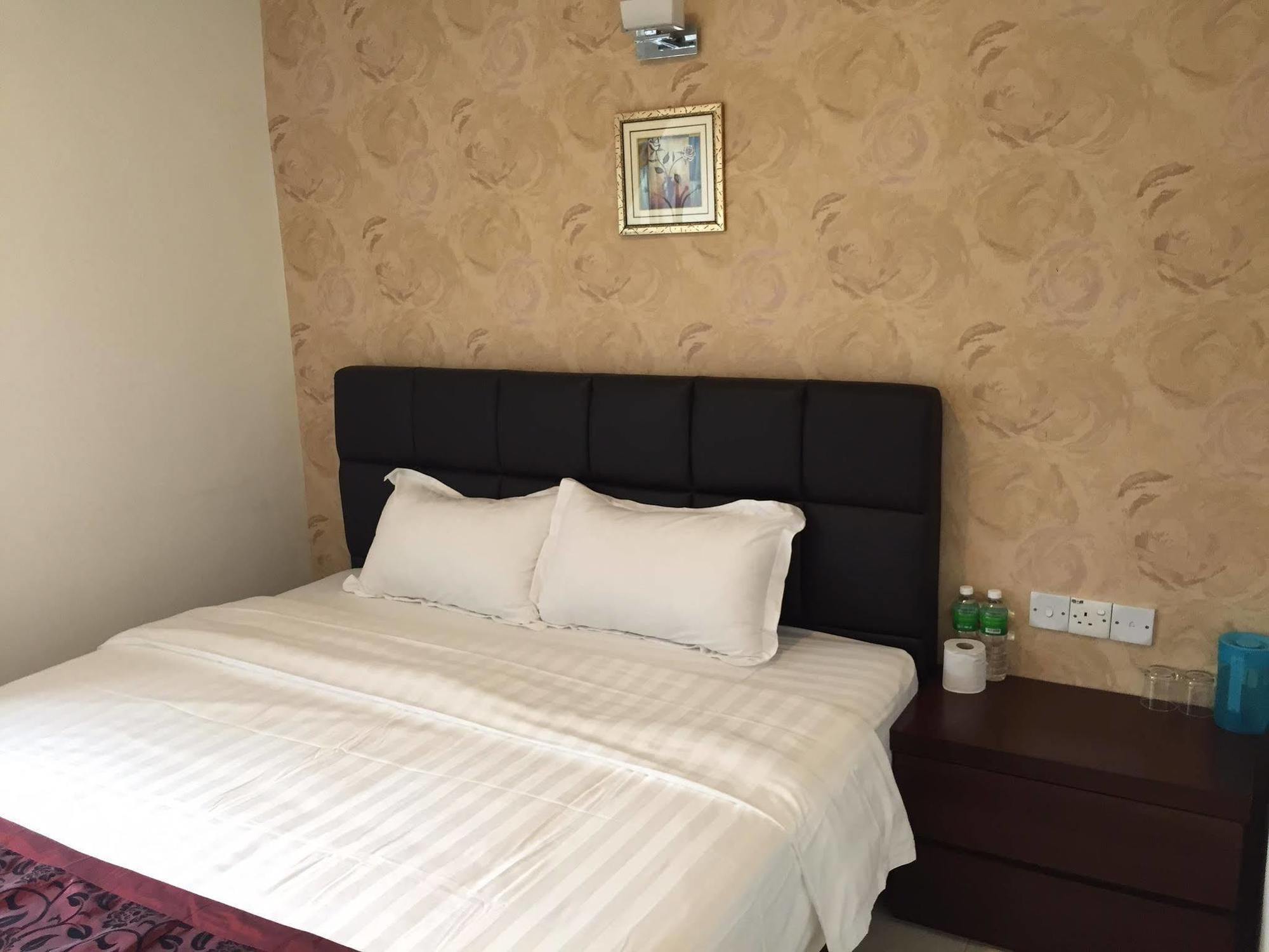 Havona Hotel - Taman Tropika Kulai Bagian luar foto
