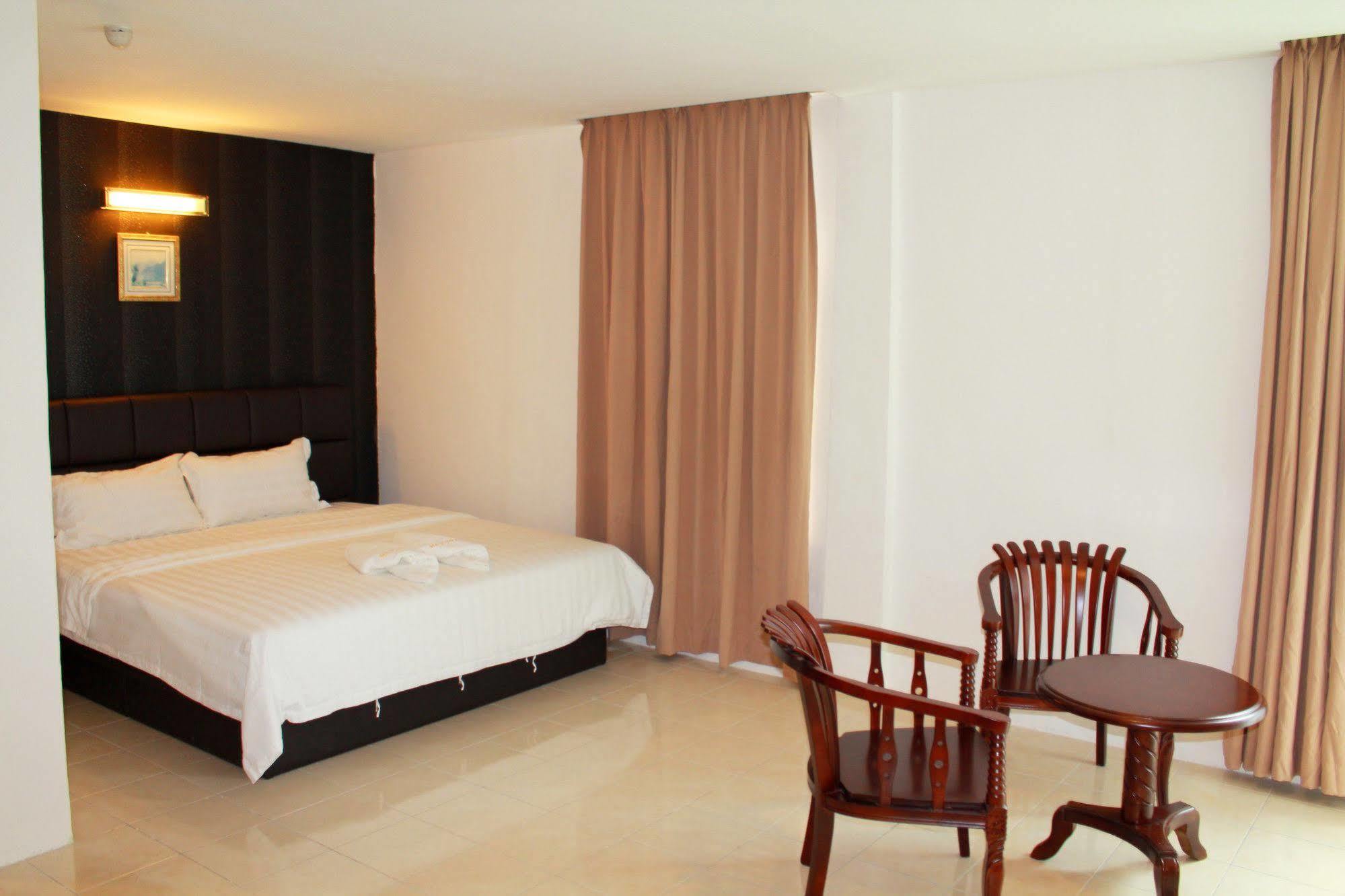 Havona Hotel - Taman Tropika Kulai Bagian luar foto