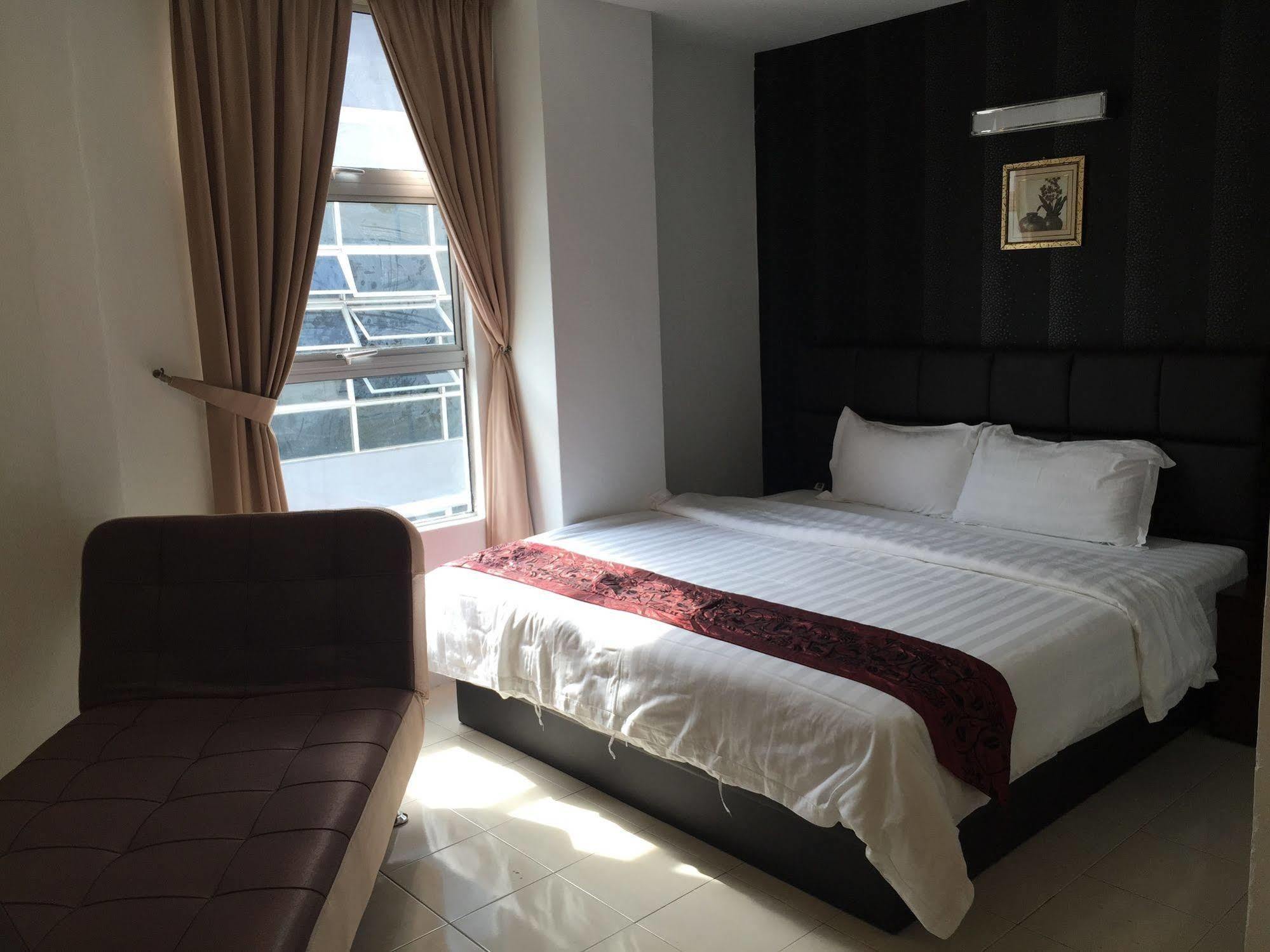 Havona Hotel - Taman Tropika Kulai Bagian luar foto