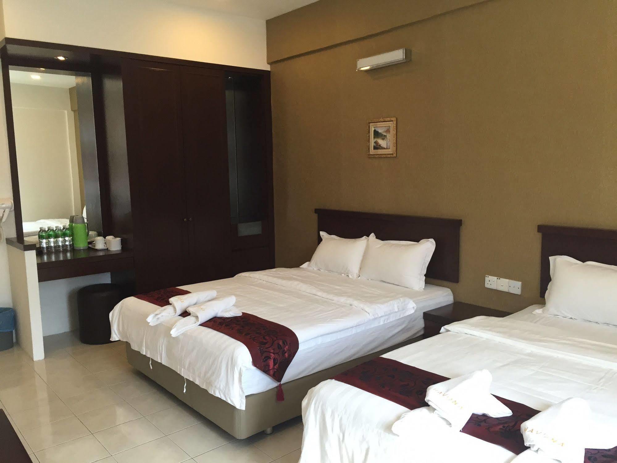 Havona Hotel - Taman Tropika Kulai Bagian luar foto
